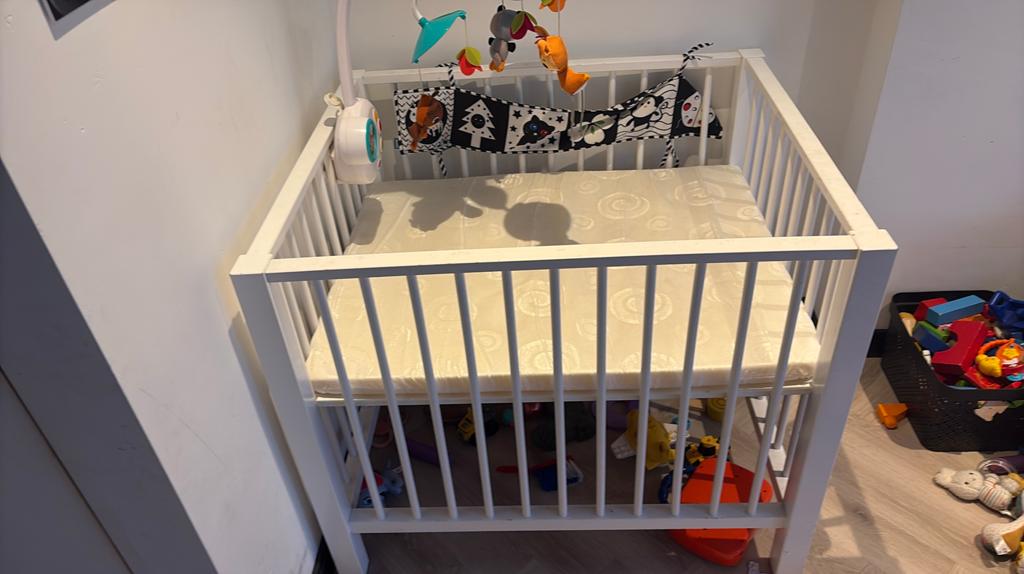 Box met boxmobiel en matras, Kinderen en Baby's, Boxen, Ophalen of Verzenden, Gebruikt, Vierkant, In hoogte verstelbaar