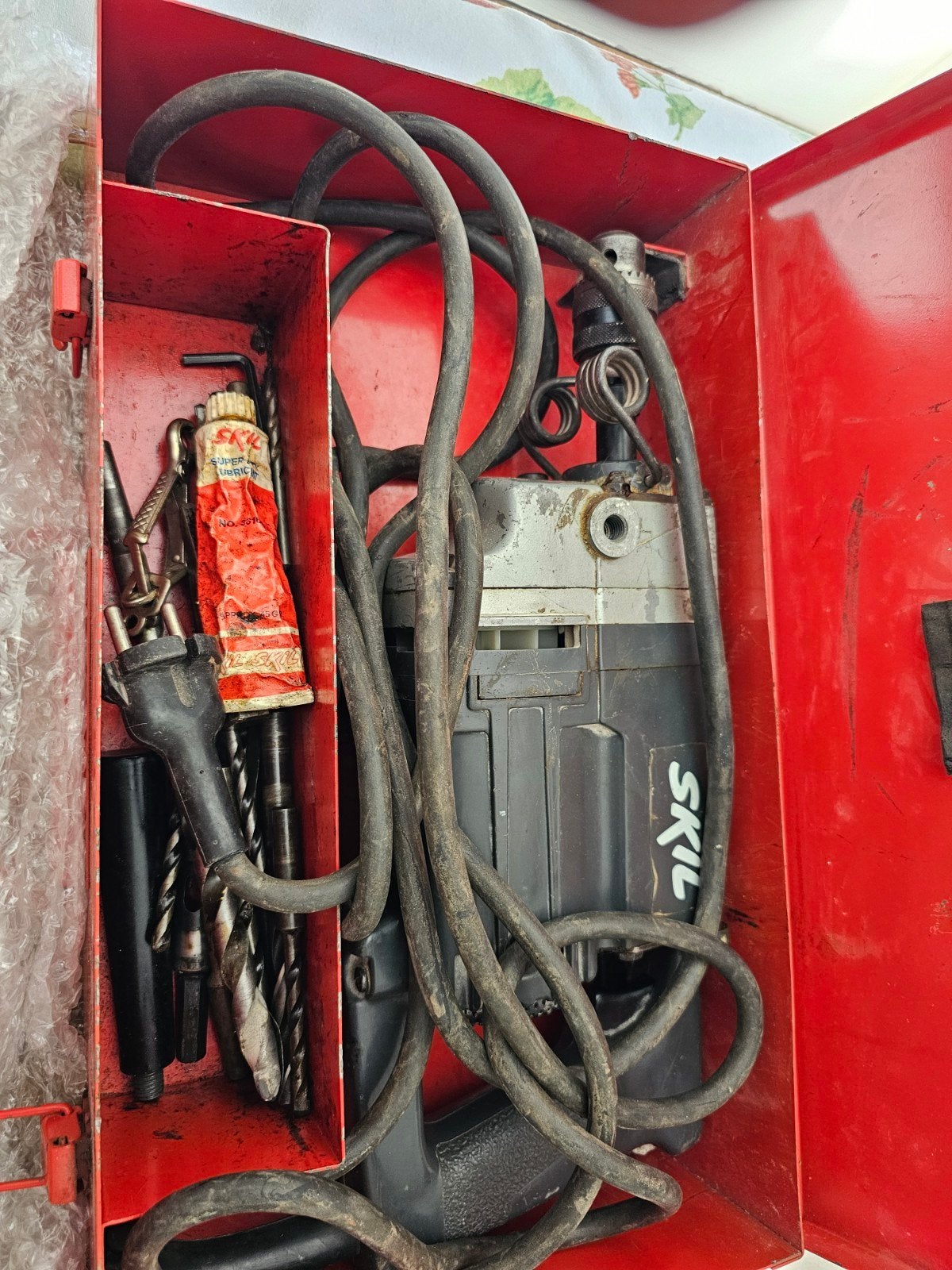 Skil Boormachine in metalen koffer met accessoires, Ophalen of Verzenden, Gebruikt, Minder dan 400 watt, Boormachine