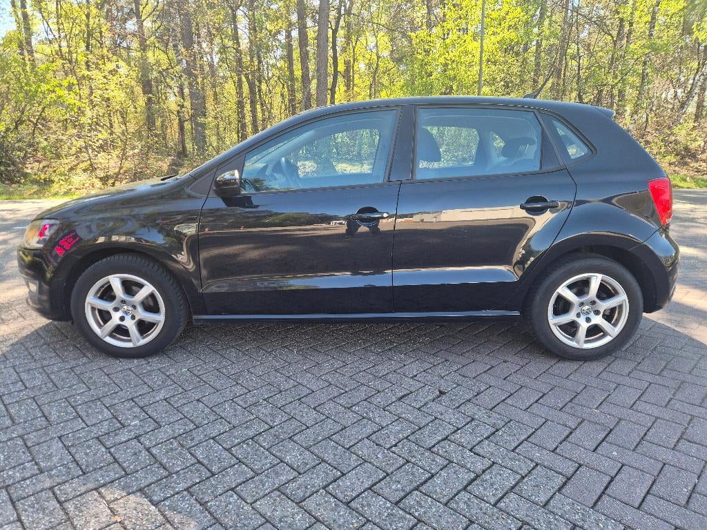 Volkswagen Polo 1.4 16V FSI 63KW AIRCO CRUISE NW APK NAP (NL, Voorwielaandrijving, Stof, 40 €/maand, Zwart