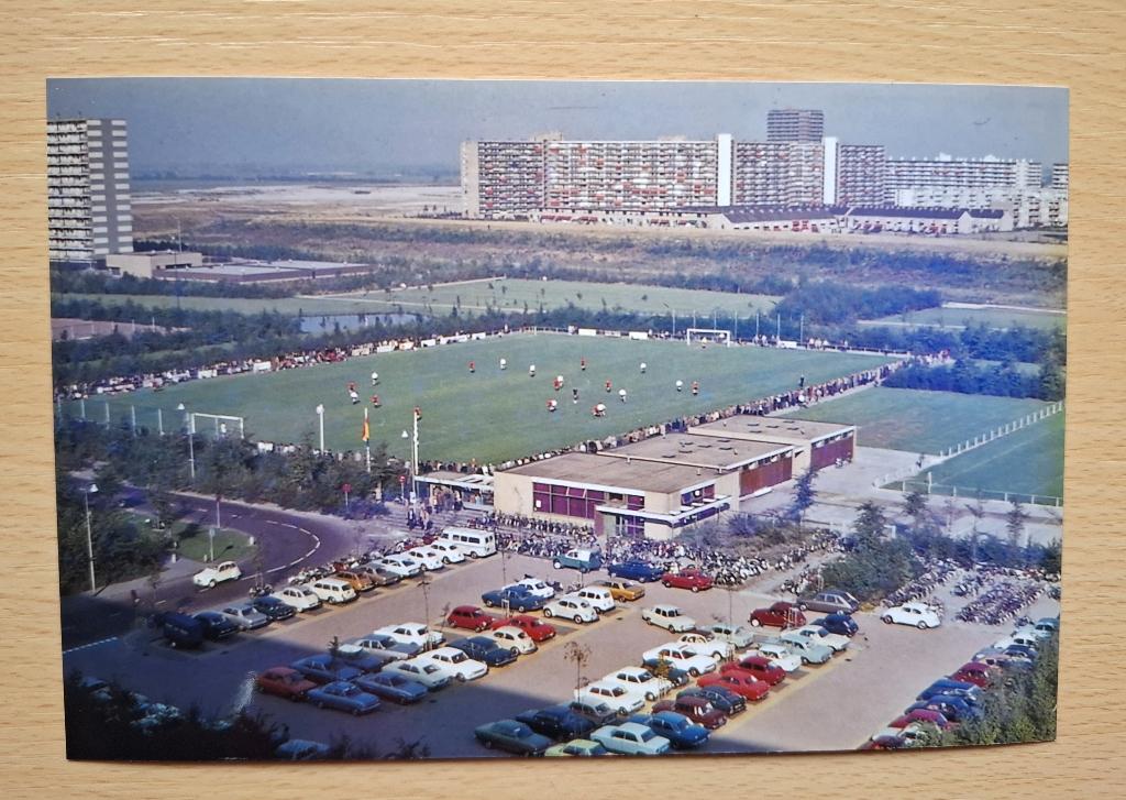 foto voetbalverniging Zwaluwen Vlaardingen Holy - 1975, Verzamelen, 1960 tot 1980, Verzenden, Foto, Zo goed als nieuw