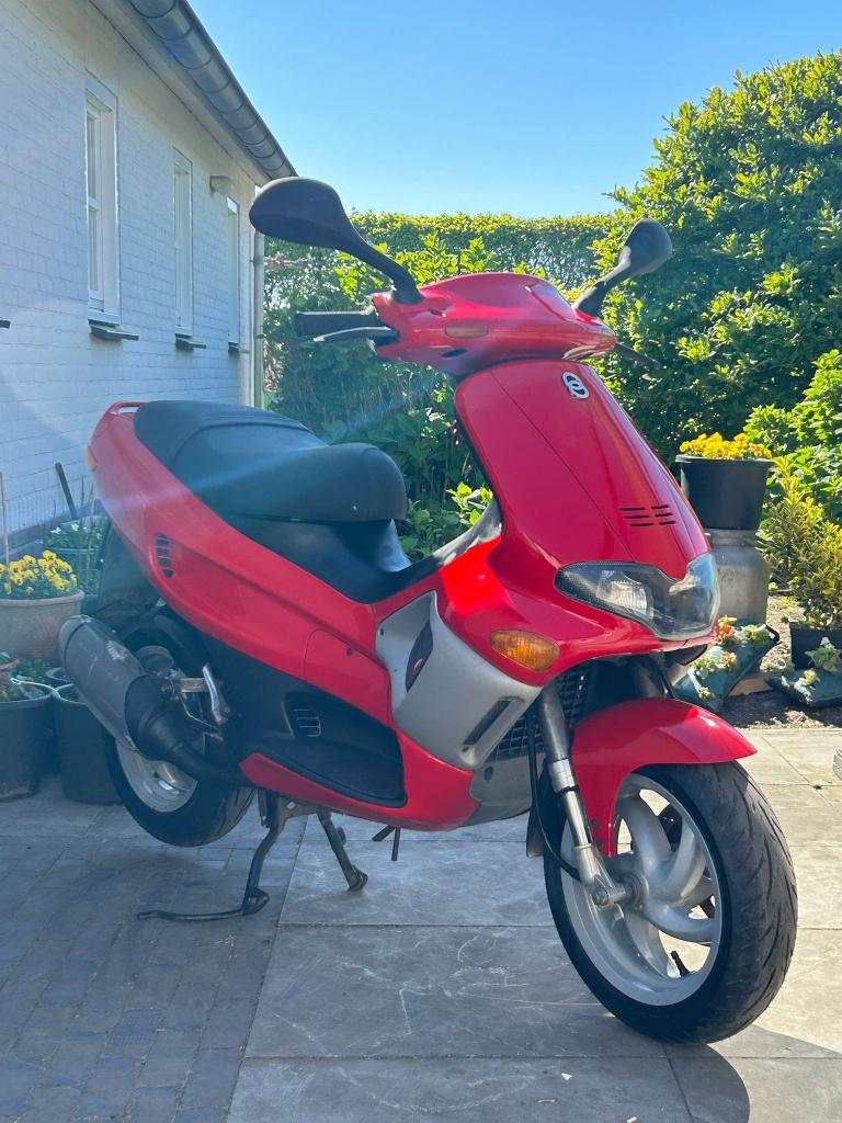 ⭐️Gilera runner 50cc 2 takt darkdream rood netjes⭐️