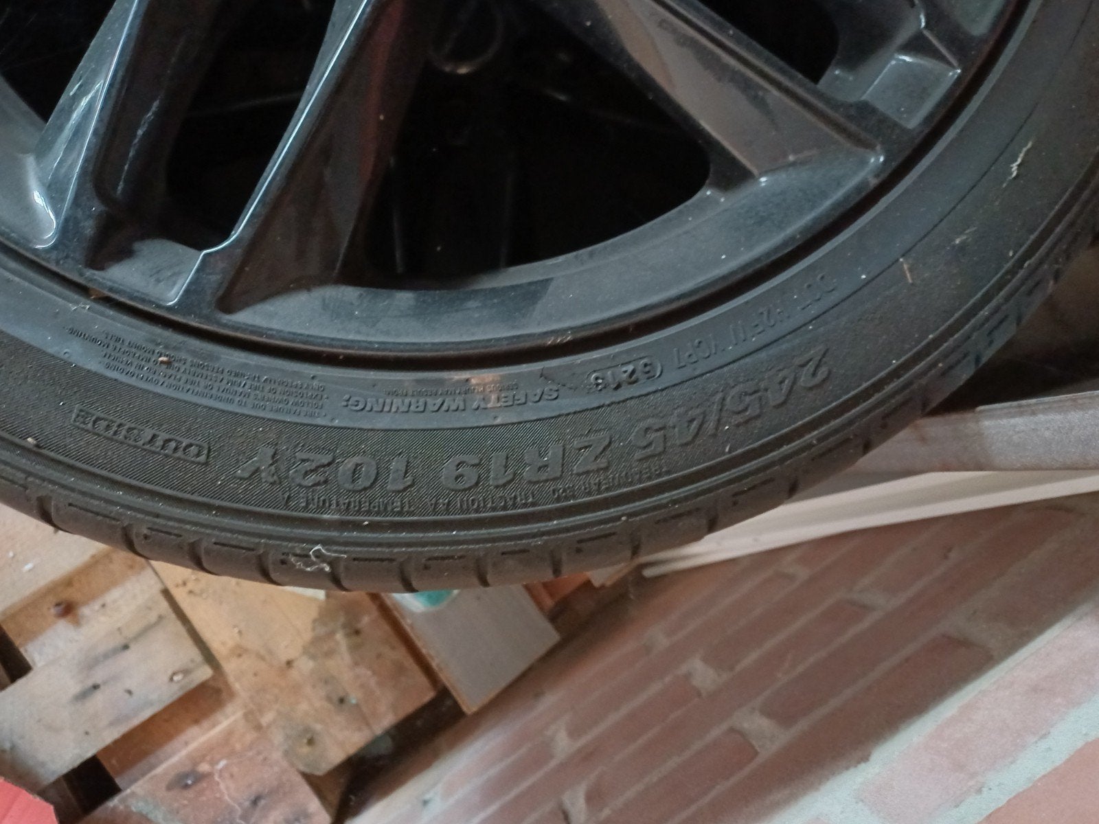 Zwarte 19 inch velgen met zomerbanden 245/45 R19 102Y, Ophalen of Verzenden, Zo goed als nieuw