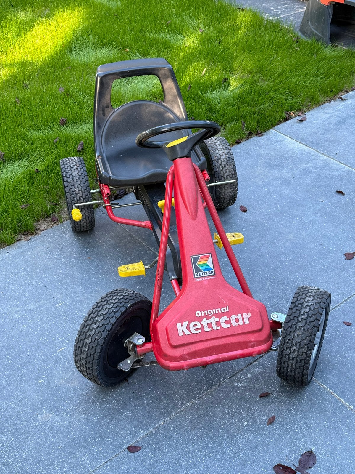 Gratis NU ophalen: Leuke rode Kettler Kettcar skelter