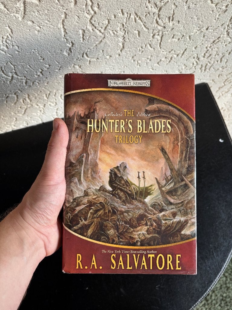 R.A. Salvatore - Hunter’s Blades Trilogy - Collector’s Ed, Boeken, Ophalen of Verzenden, Gelezen, R.A. Salvatore