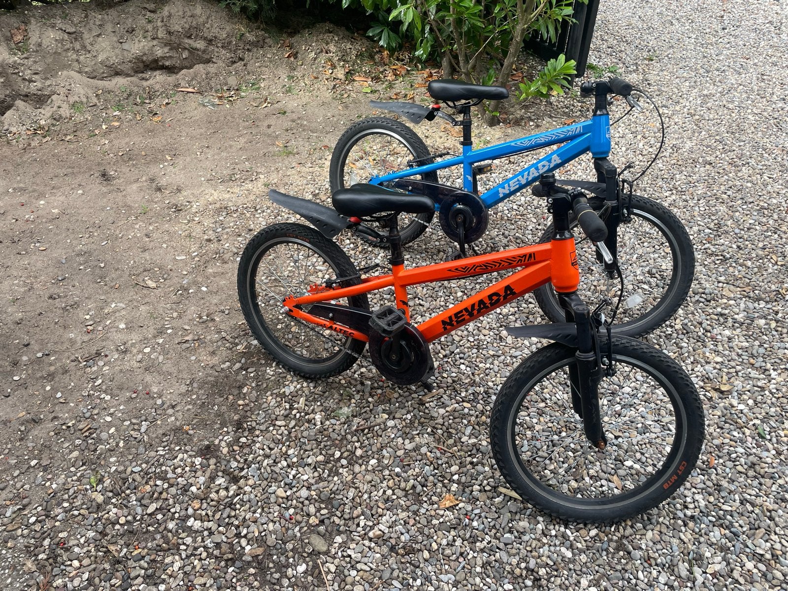 2x Altec Nevada 20 inch mountainbikes (oranje & blauw), Ophalen, Gebruikt, Terugtraprem, 20 inch of meer