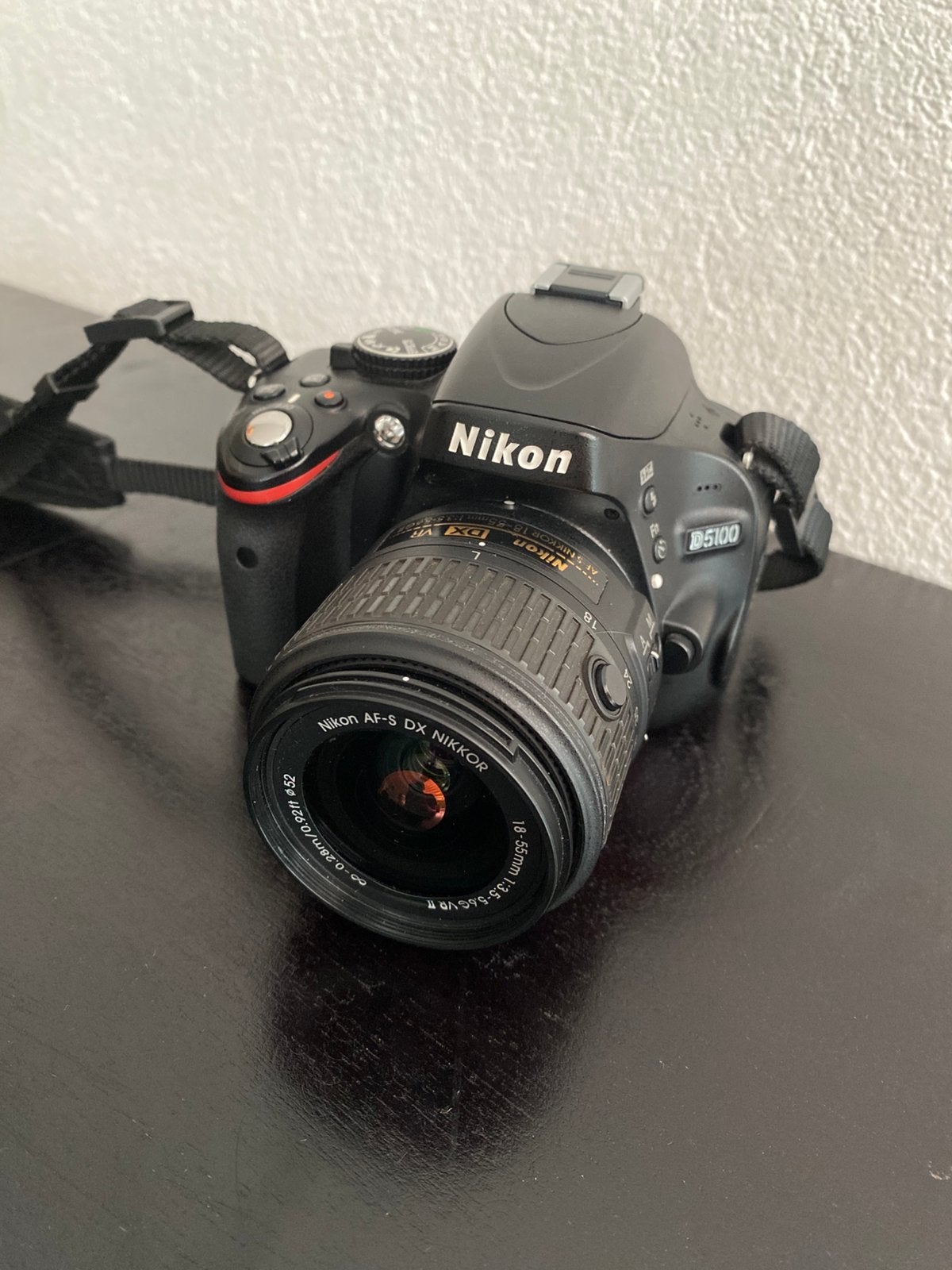 Nikon D5100 met Nikor 18-55mm lens, Ophalen, Nikon