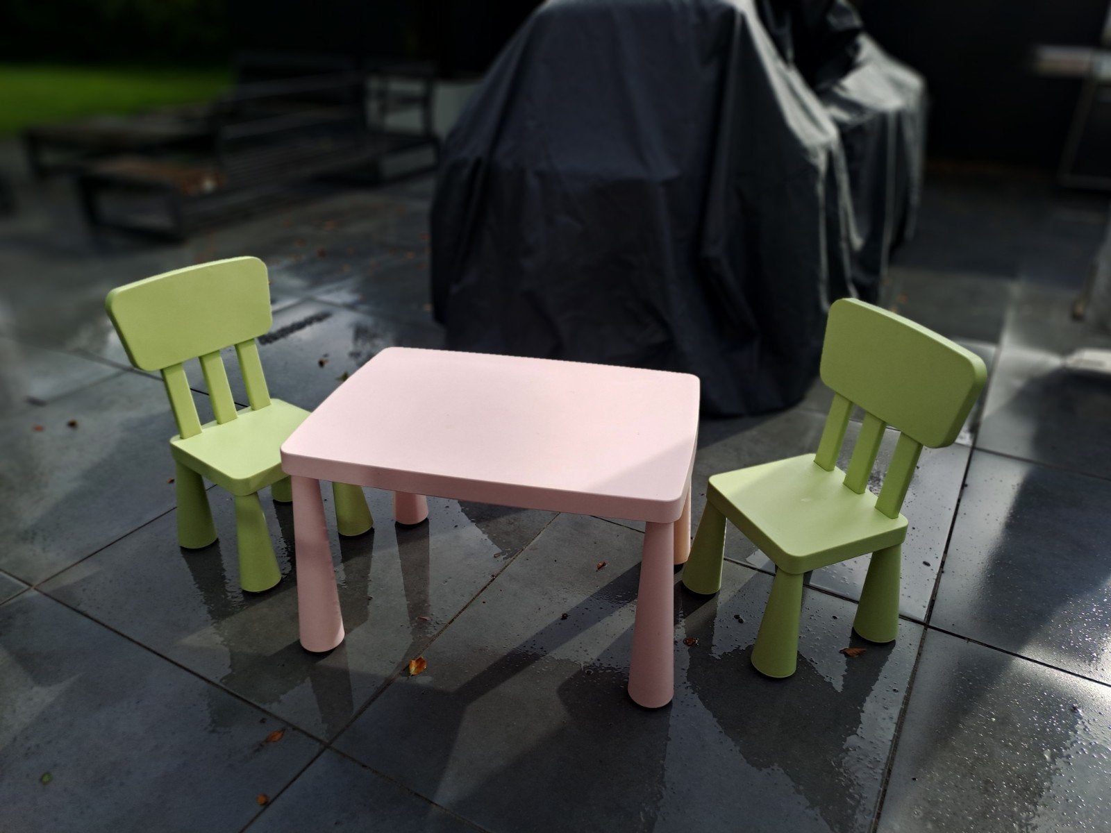 IKEA Mammut Kindertafel - Incl 2 stoeltjes, Ophalen, Gebruikt, Tafel(s) en Stoel(en)