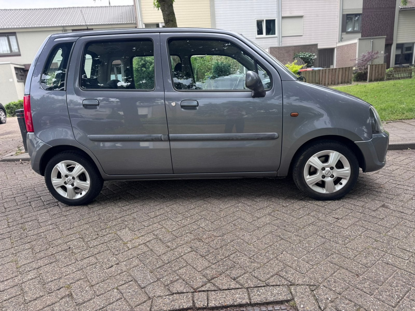 Opel Agila 1.2 16V Twinport 2005 Grijs met trekhaak, Auto's, Opel, Voorwielaandrijving, 40 €/maand, 4 cilinders, 1229 cc