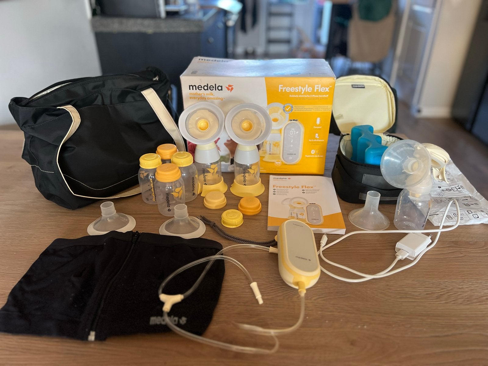 Medela Freestyle Flex dubbele borstkolf - Complete set, Ophalen of Verzenden, Zo goed als nieuw