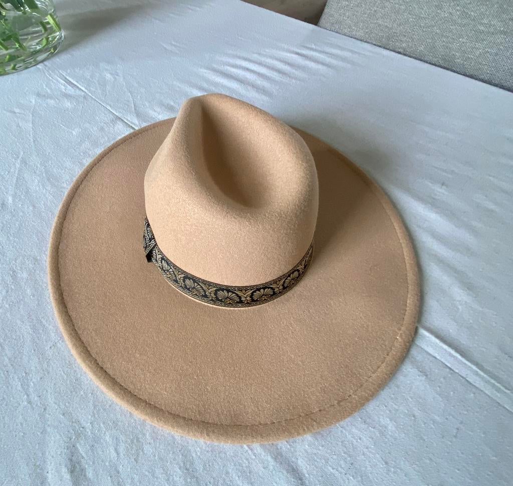 Hoed dames winter vilt camel nieuw, Ophalen of Verzenden, Zo goed als nieuw, One size fits all