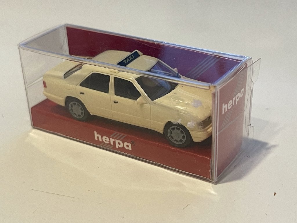 Herpa 042031 Mercedes Benz C220 Taxi in verpakking, Ophalen of Verzenden, Zo goed als nieuw, Auto, Herpa