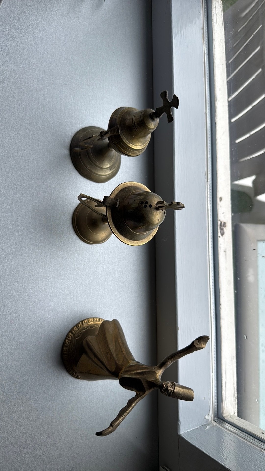 Set van 3 bronzen beeldjes: Derwisj en wierookbranders, Ophalen