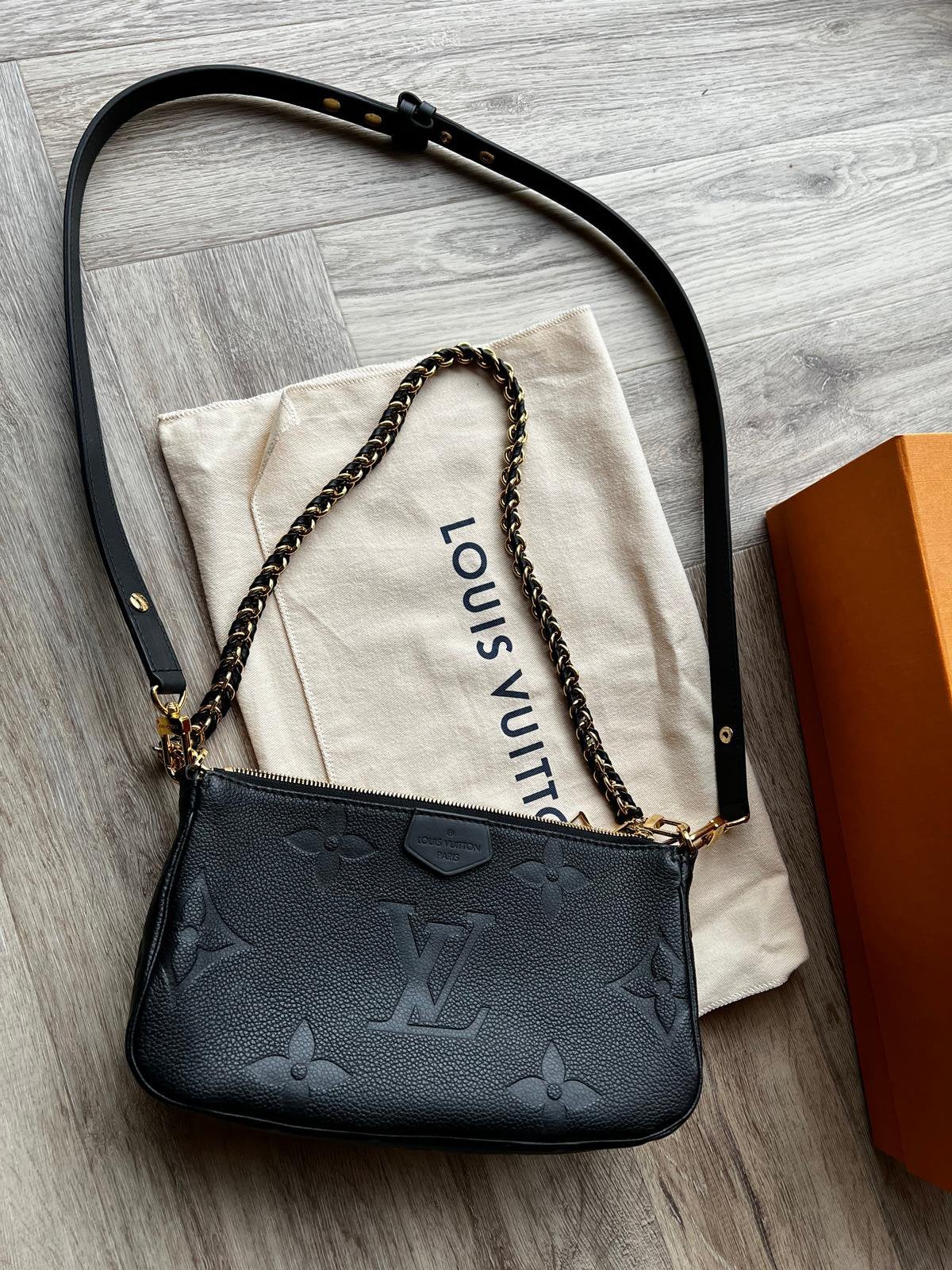 Louis Vuitton Pochette Metis in zwart leer, nieuwstaat, Ophalen, Nieuw, Zwart, Schoudertasje