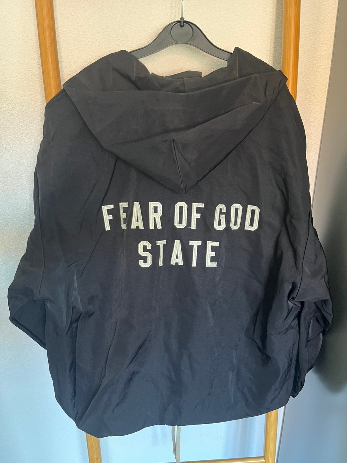 Fear of god State Essentials windbreaker maat s zwart, Ophalen of Verzenden, Zo goed als nieuw, Zwart
