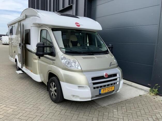 Burstner Ixeo it 726 uit 2010, Caravans en Kamperen, Standaard zit, Fiat, 7 tot 8 meter, Koelkast
