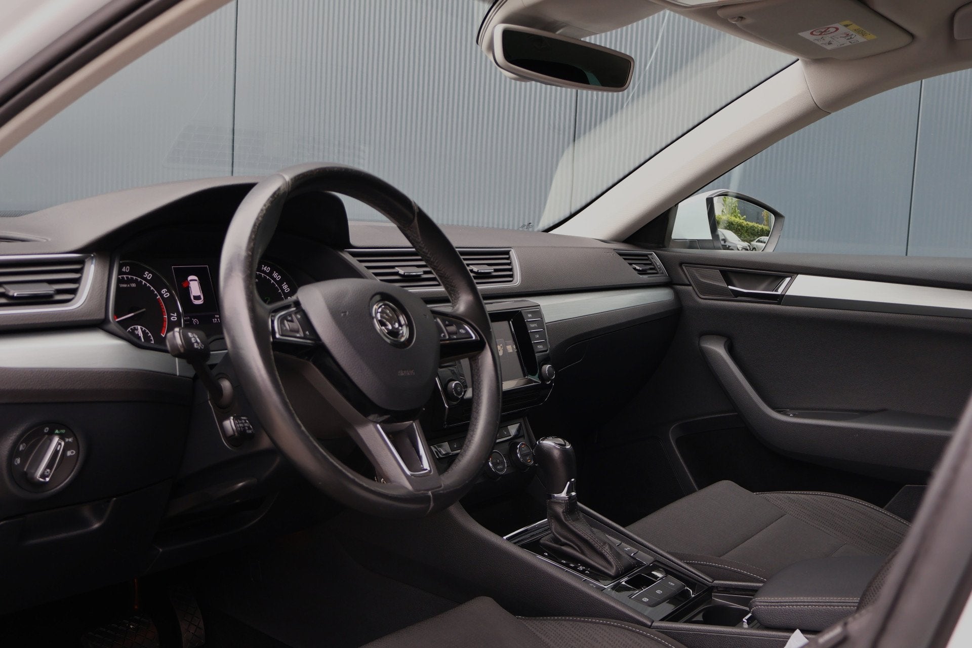 Skoda Superb Combi 1.8 TSI Style Automaat | Trekhaak | Adapt, Auto's, Stof, 4 cilinders, Met garantie (alle), 179 pk