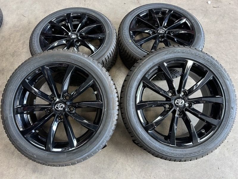 17 inch originele velgen + winterbanden Toyota Auris | Corol