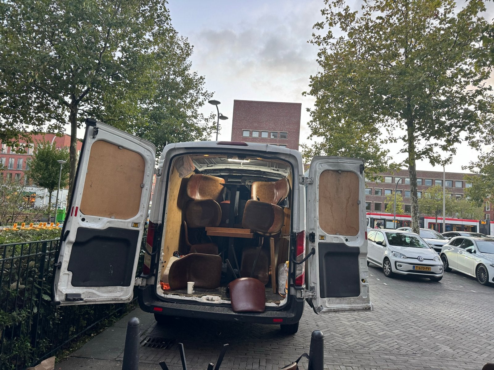 BUS MET CHAUFFEUR HUREN | DEN HAAG VERHUIZEN TRANSPORT 24/7, Ophalen of Verzenden