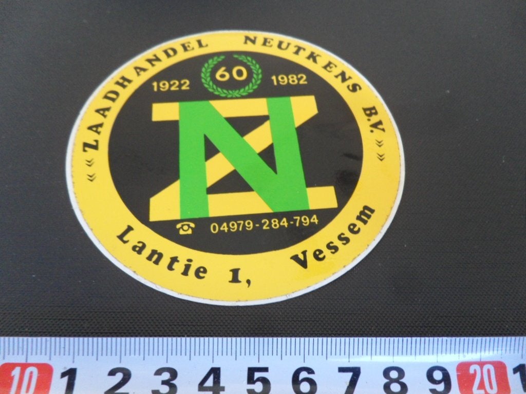 sticker Vessem Zaadhandel Neutkens bv 1922 - 1982 60 jaar, Ophalen, Zo goed als nieuw