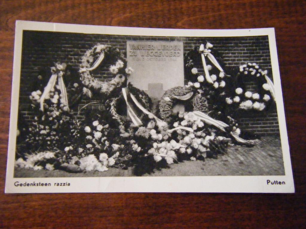 D38 - Putten - Gedenksteen - Mooi/Oud, Ophalen of Verzenden, 1940 tot 1960, Gelderland