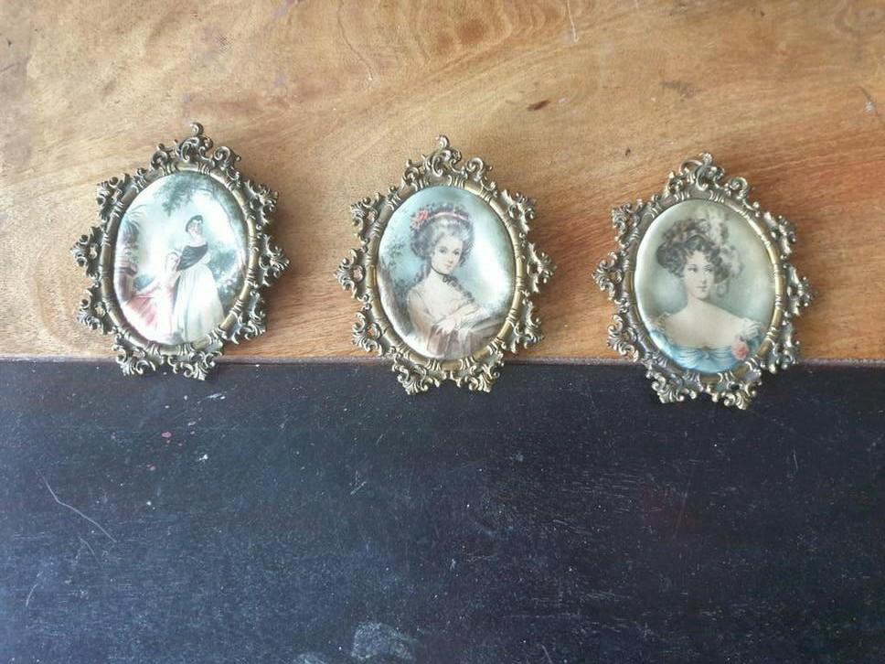 3 oude Italiaanse zijde schilderijtjes, messing lijstjes, Antiek en Kunst, Curiosa en Brocante, Ophalen of Verzenden
