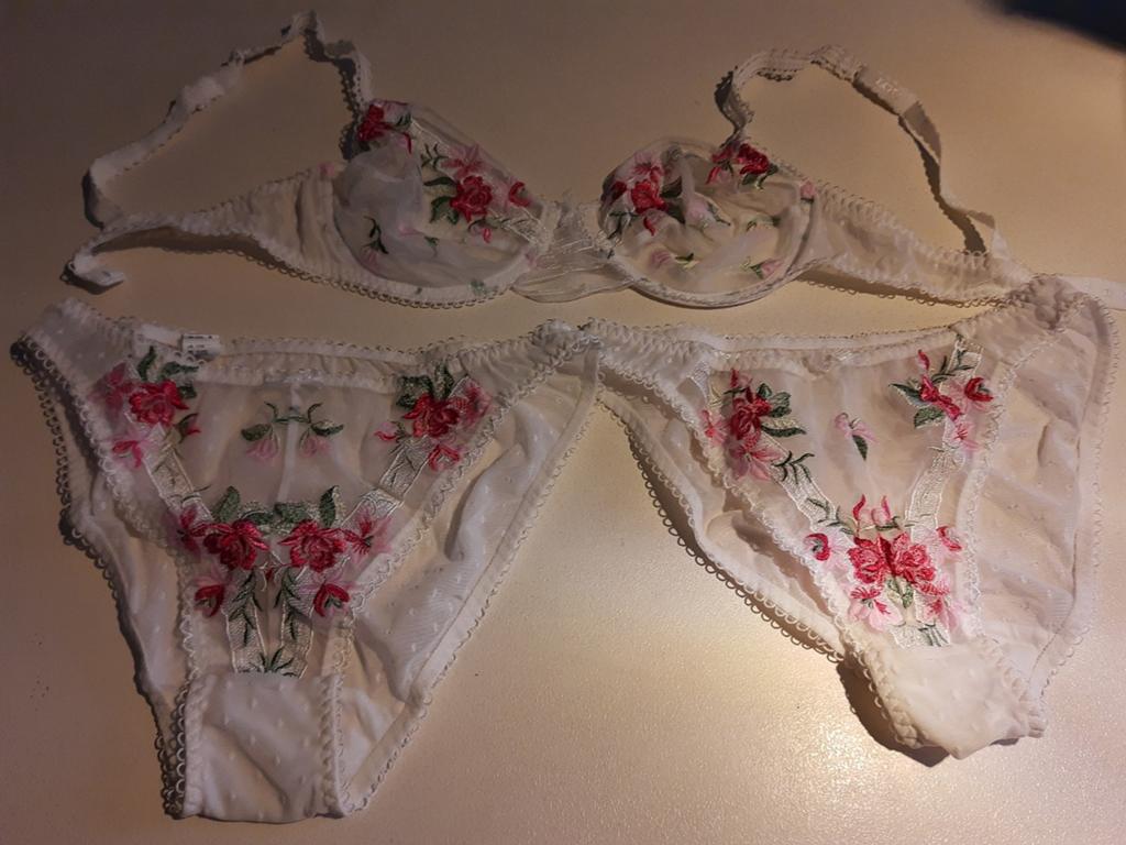 Romantisch setje BH 75C en 2 slips maat 38, Merkloos, Ophalen of Verzenden, Wit, Setje