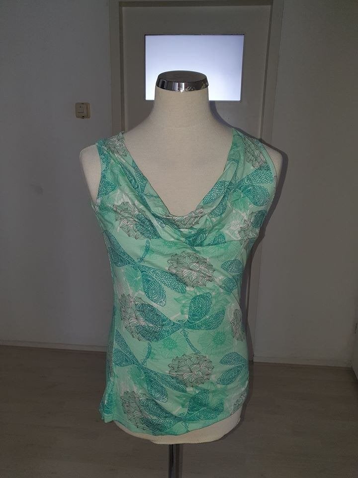 Mouwloze top met watervalhals en libellenprint maat L, Maat 42/44 (L), Ophalen of Verzenden, Zo goed als nieuw, Zonder mouw