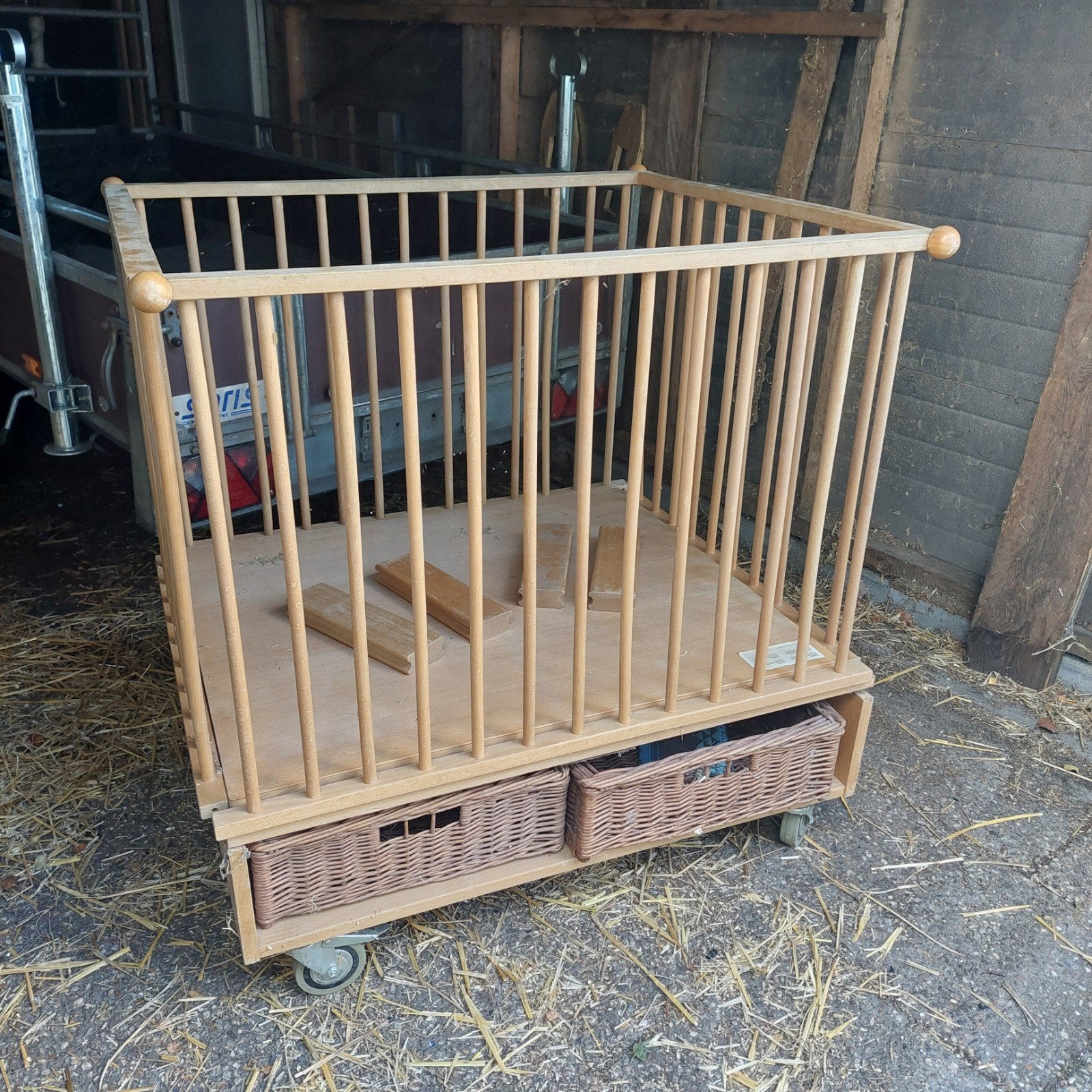 Gebruikte houten box met lades en wielen, Ophalen, Gebruikt, Vierkant, Lade