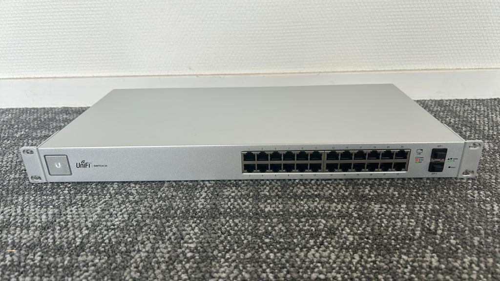 UniFi netwerkswitch 24 poorts, Ophalen, Zo goed als nieuw