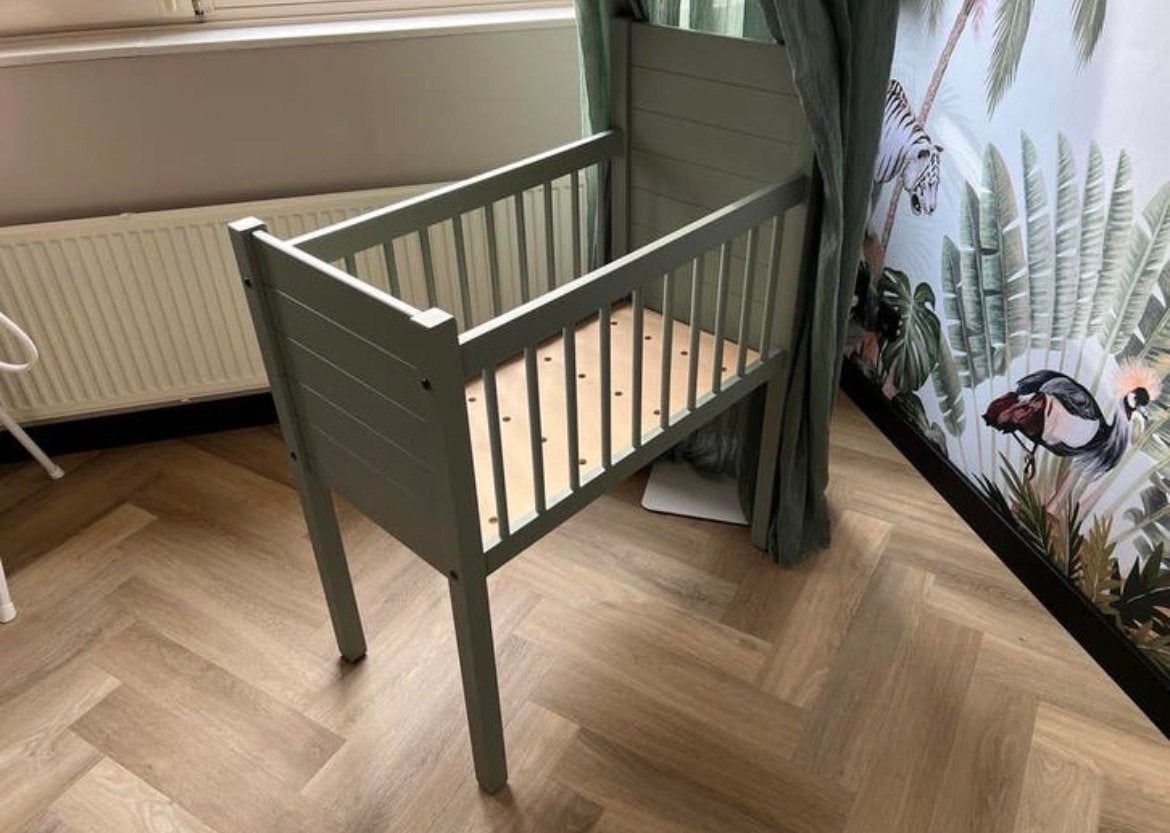 Kidsmill Noa Wieg zeegroen- Stijlvol en Comfortabel, Kinderen en Baby's, Babywiegjes en Ledikanten, Ophalen, Zo goed als nieuw
