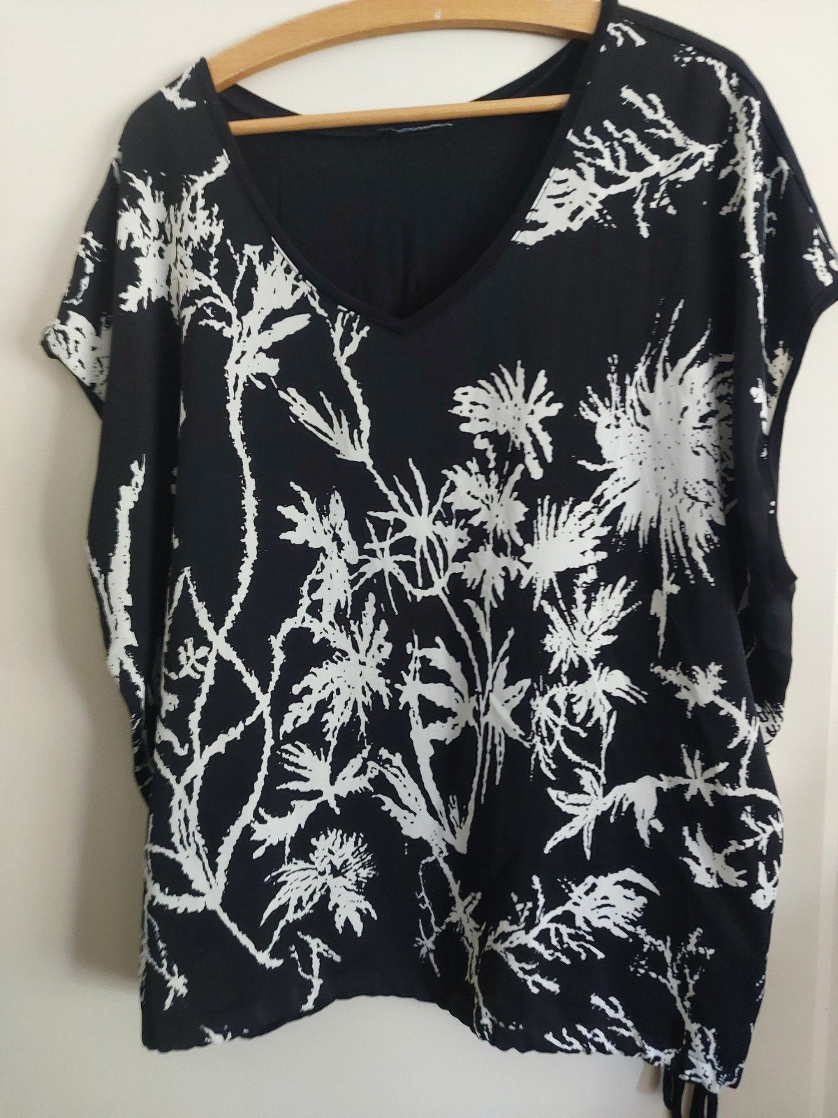 Norah top maat 46 met print en trekkoord, Verzenden, Zwart, Maat 46/48 (XL) of groter, Korte mouw