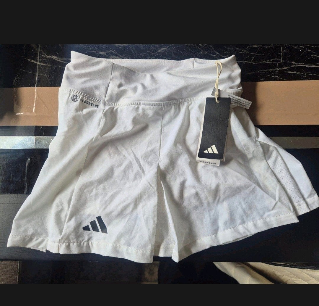 Adidas Club Pleatskirt - Tennisrokje met geïntegreerde short, Adidas, Wit, Nieuw, Ophalen of Verzenden