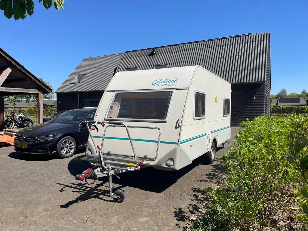 Eifelland Holiday 460 TK - 5 persoons zeer compleet, Kachel, Rondzit, 4 tot 5 meter, Omvormbare zithoek