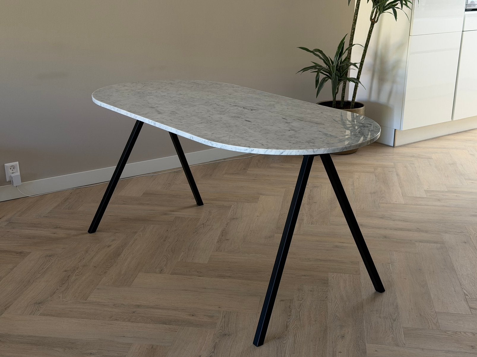 AIME TÉ Marmeren Eettafel (160x80cm) met 4 H&H Stoelen, Overige materialen, Zo goed als nieuw, 150 tot 200 cm, Vier personen