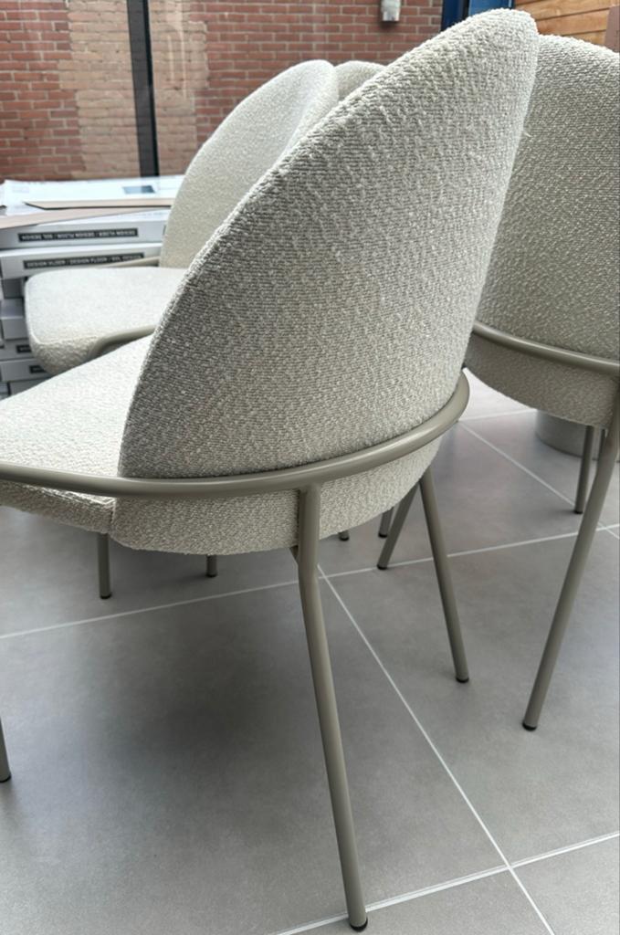 Set van 4 Bouclé Eetkamerstoelen - Crème/Beige, Ophalen, Overige kleuren, Zo goed als nieuw, Vier