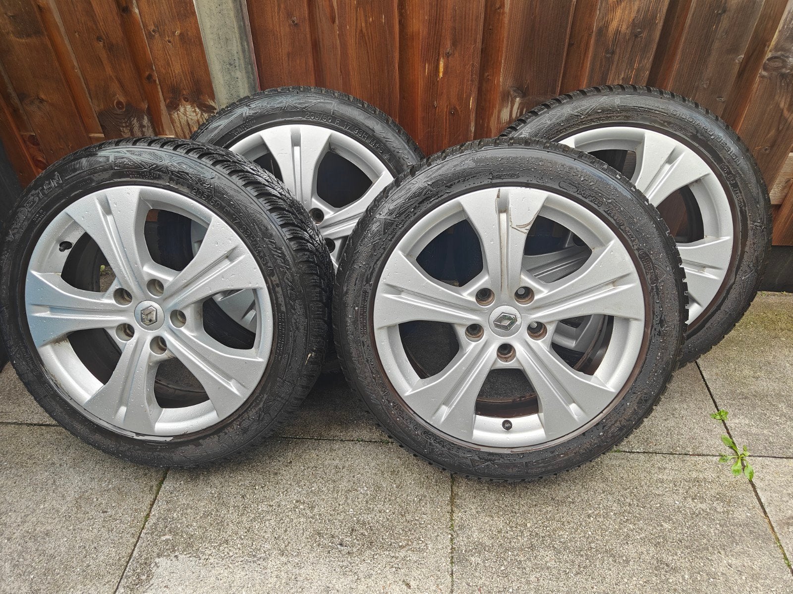 Winterbanden met velgen - 205/50 R17 Renault Megane, Ophalen, Gebruikt, Banden en Velgen, 17 inch