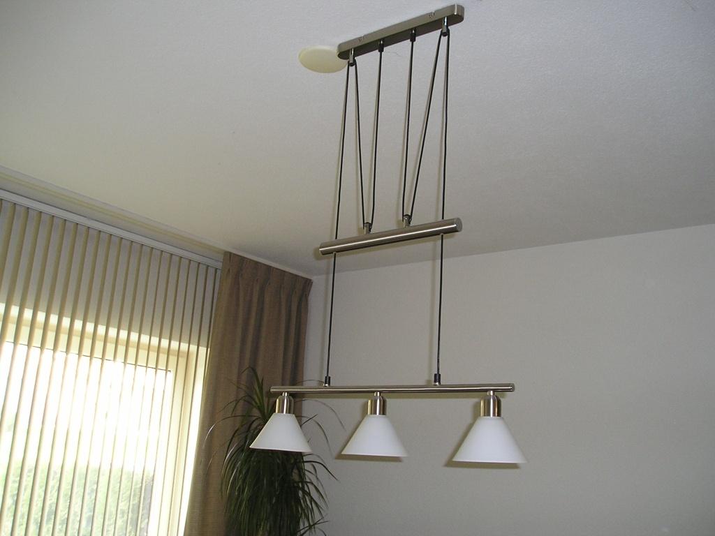 Rvs hanglamp met 3 melk glazen kapjes, Huis en Inrichting, Lampen | Hanglampen, Ophalen, Gebruikt, Modern klassiek, Glas