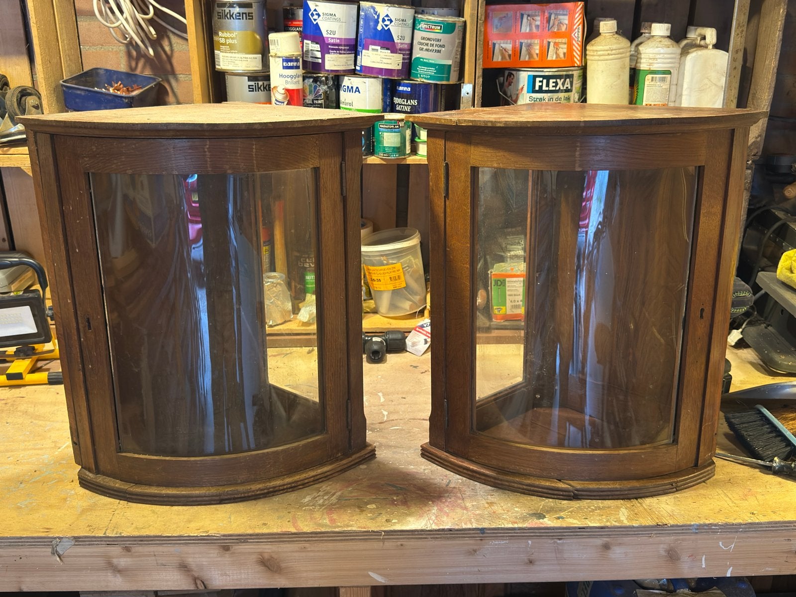 Set van 2 Antieke Eiken Hoekvitrines met Glas, Antiek en Kunst, Ophalen