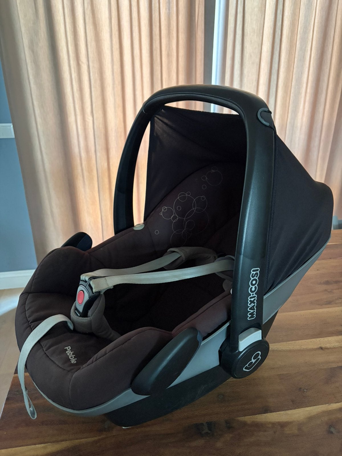 Maxicosi Pebble inclusief verkleiner + voetenzak te koop, Ophalen, 0 t/m 13 kg, Maxi-Cosi, Gebruikt
