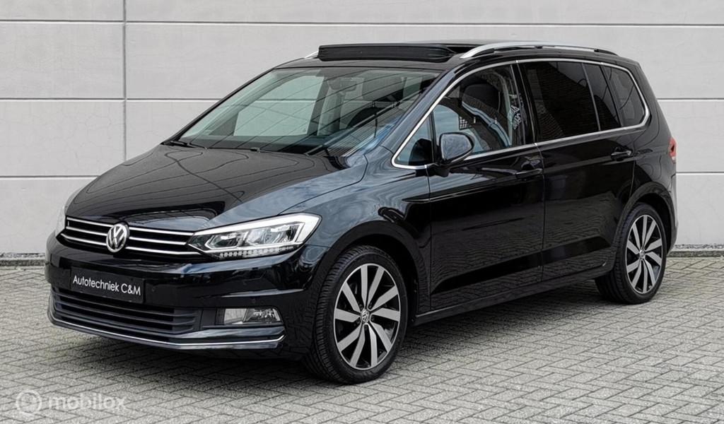Volkswagen Touran 1.4 TSI 150PK R-LINE/DSG/ACC/DCC/PANO/VOL, 1378 kg, Adaptive Cruise Control, Zwart, 4 cilinders