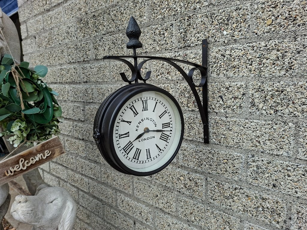 stationsklok voor aan de muur bruin, Ophalen of Verzenden, Zo goed als nieuw, Dubbelzijdig, Wandklok