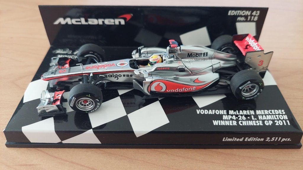 L. Hamilton - McLaren Mercedes MP4-26 2011 - Minichamps 1:43, Ophalen of Verzenden, Zo goed als nieuw, Auto, MiniChamps