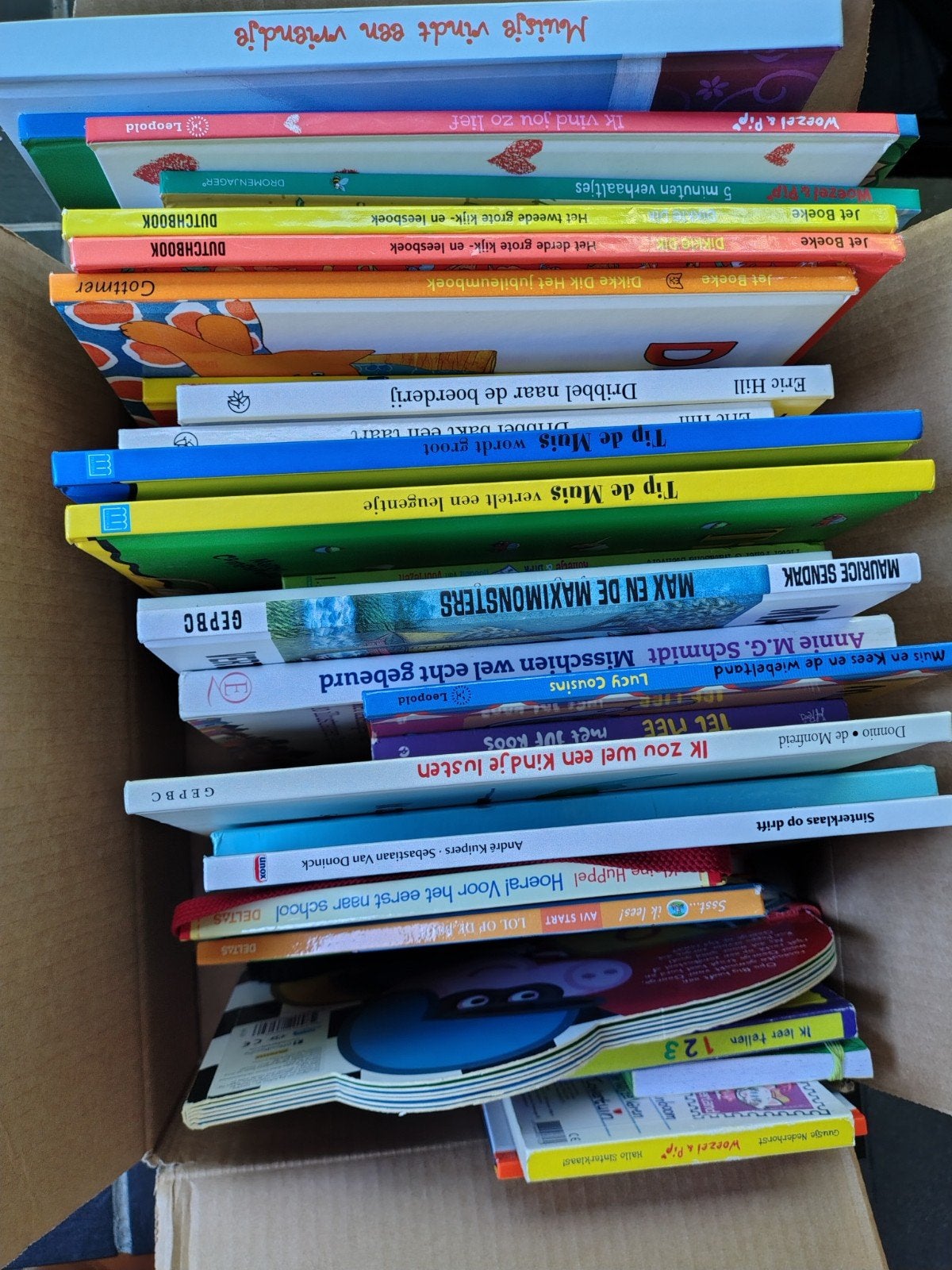 Doos met 32 kinderboeken, Ophalen, Zo goed als nieuw, Kind en Jeugd