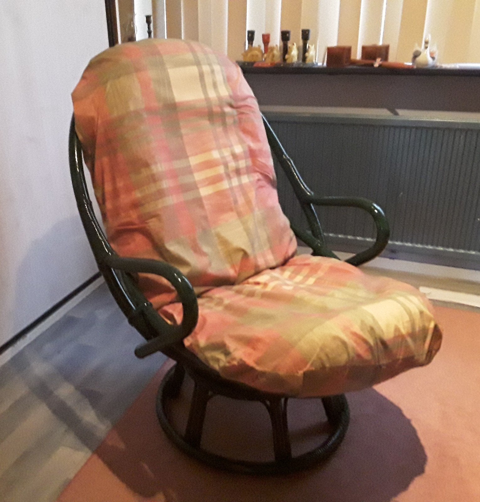 BAMBOE DRAAIFAUTEUIL MET BIJPASSEND KUSSEN, Huis en Inrichting, Ophalen of Verzenden, 75 tot 100 cm, 50 tot 75 cm