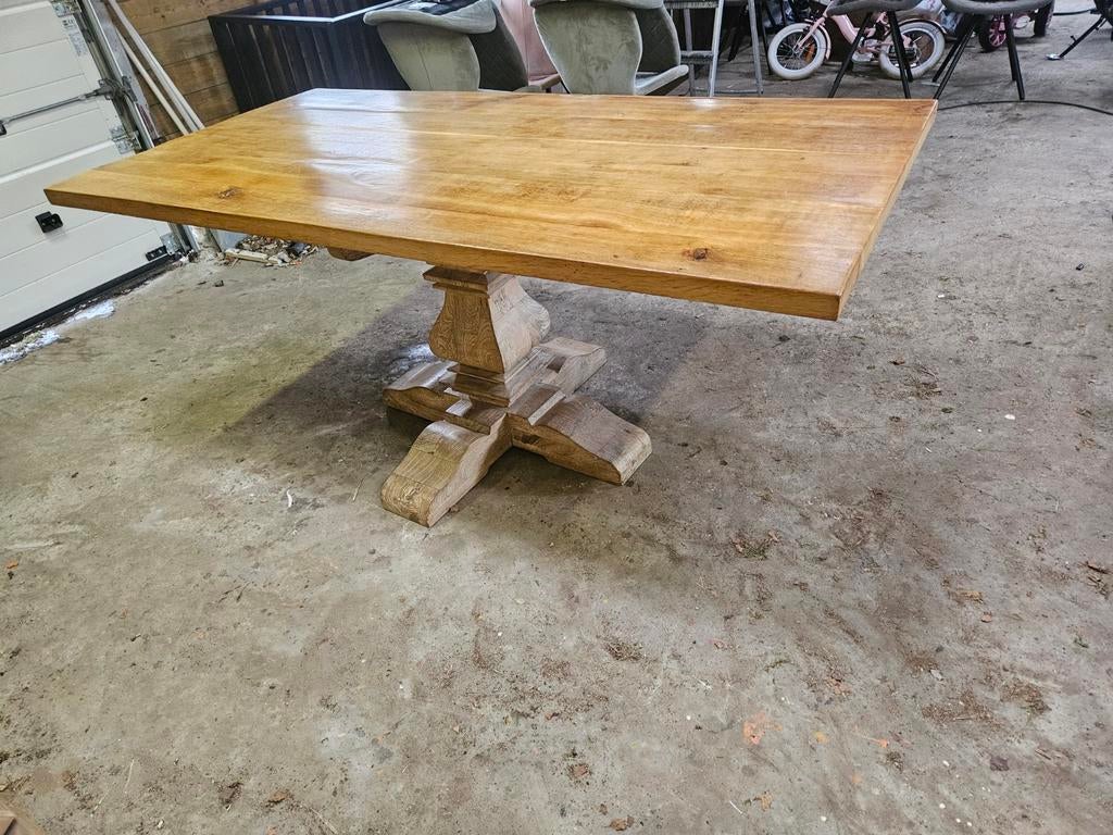 Robuuste houten eettafel met sierlijke poot, Gebruikt, Eikenhout, 150 tot 200 cm, Rechthoekig