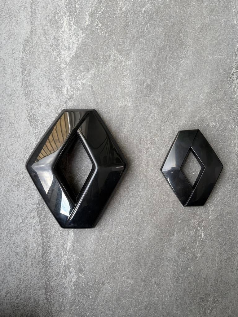 Renault clio logo’s zwart voor + achter, Ophalen of Verzenden