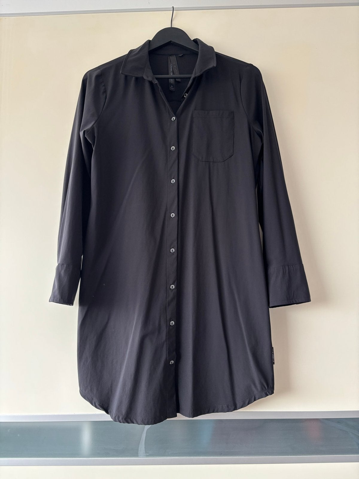 Lange zwarte blouse van travelstof - Je m' Appelle, Kleding | Dames, Ophalen, Gedragen, Maat 38/40 (M), Zwart