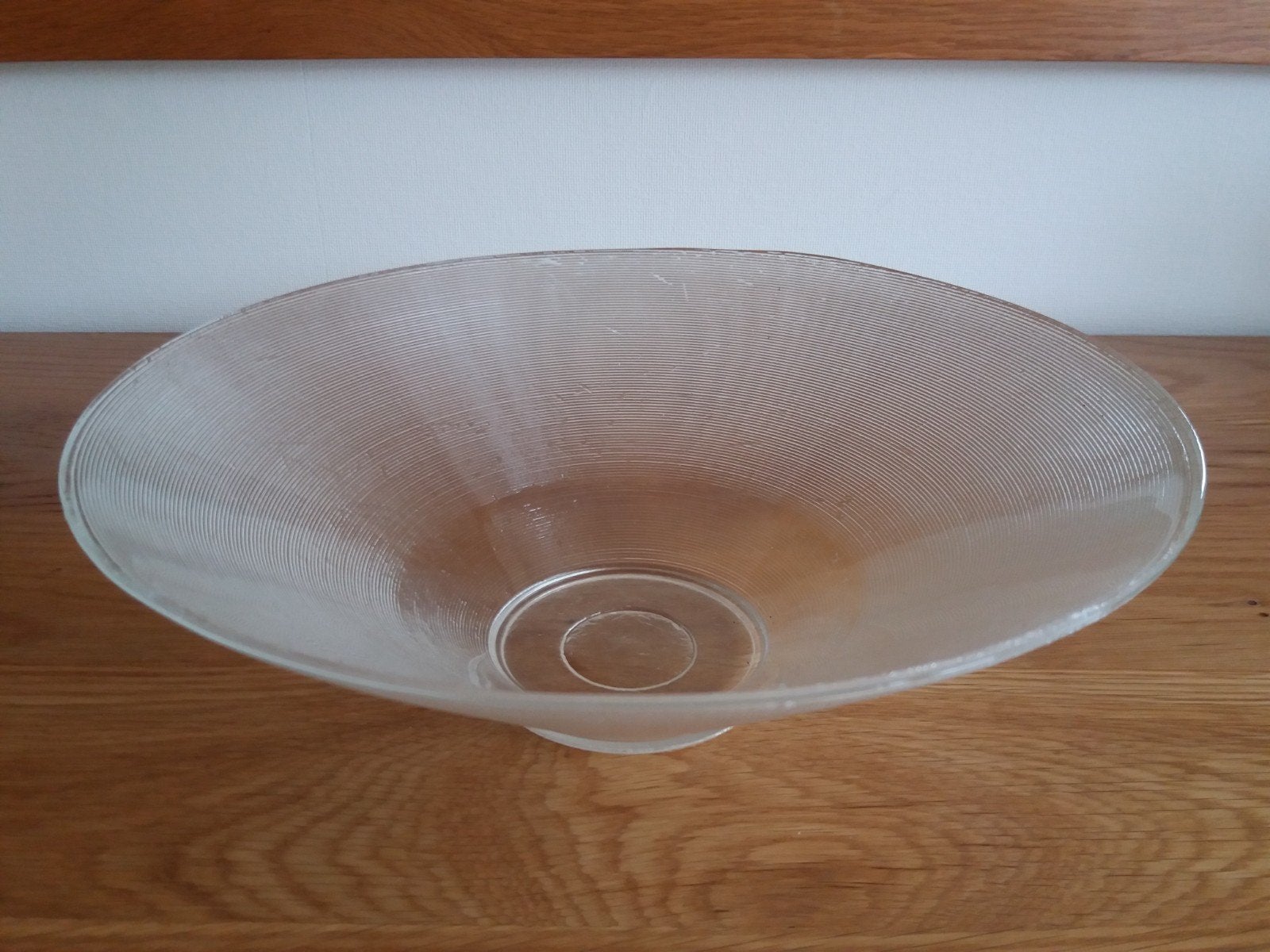 Glazen schaal met ribbel.
Leuk voor het decoreren ., Schaal, Rond, Ophalen of Verzenden, Glas