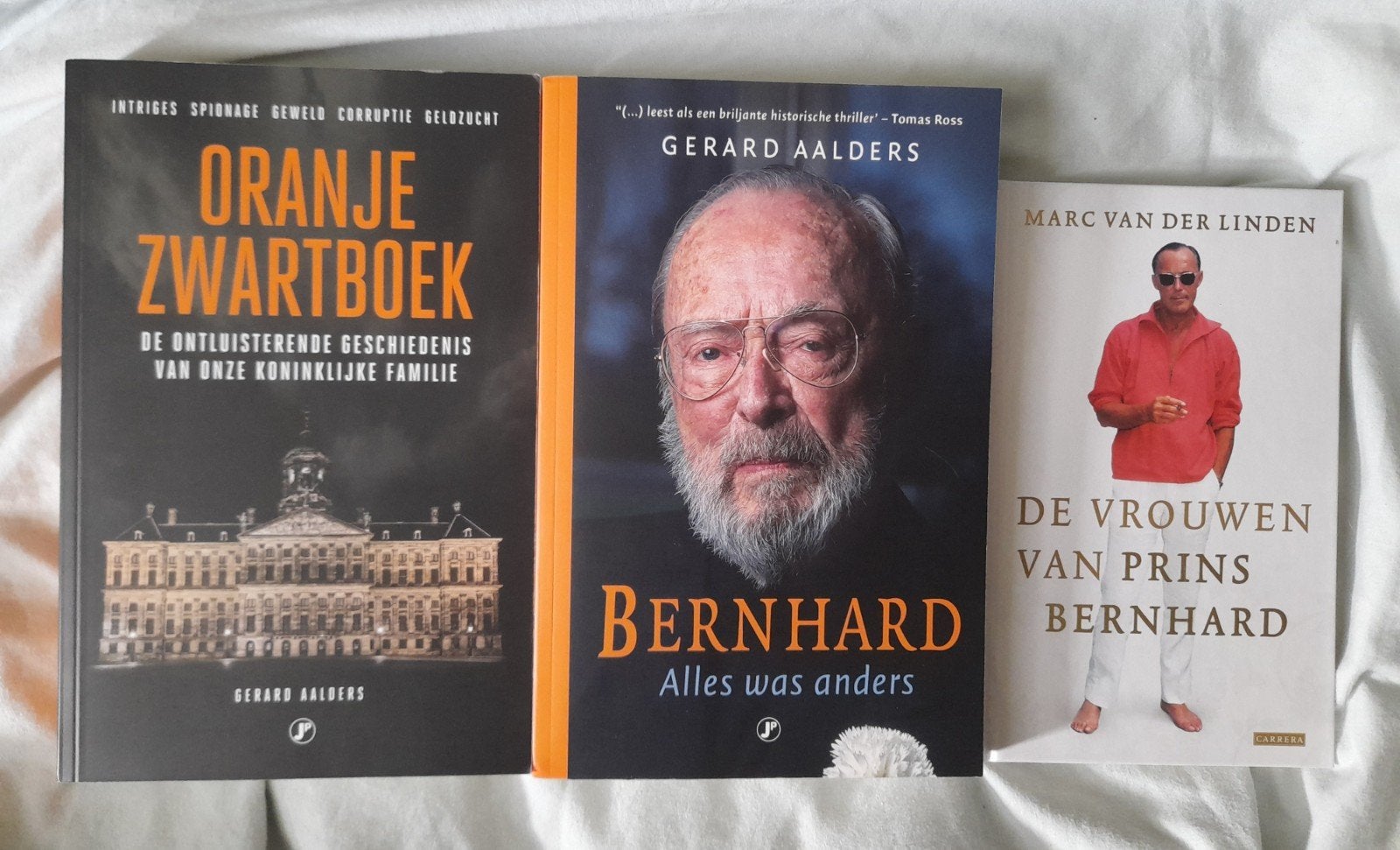Oranje Zwartboek, Bernhard alles was anders, De vrouwen van, Ophalen of Verzenden