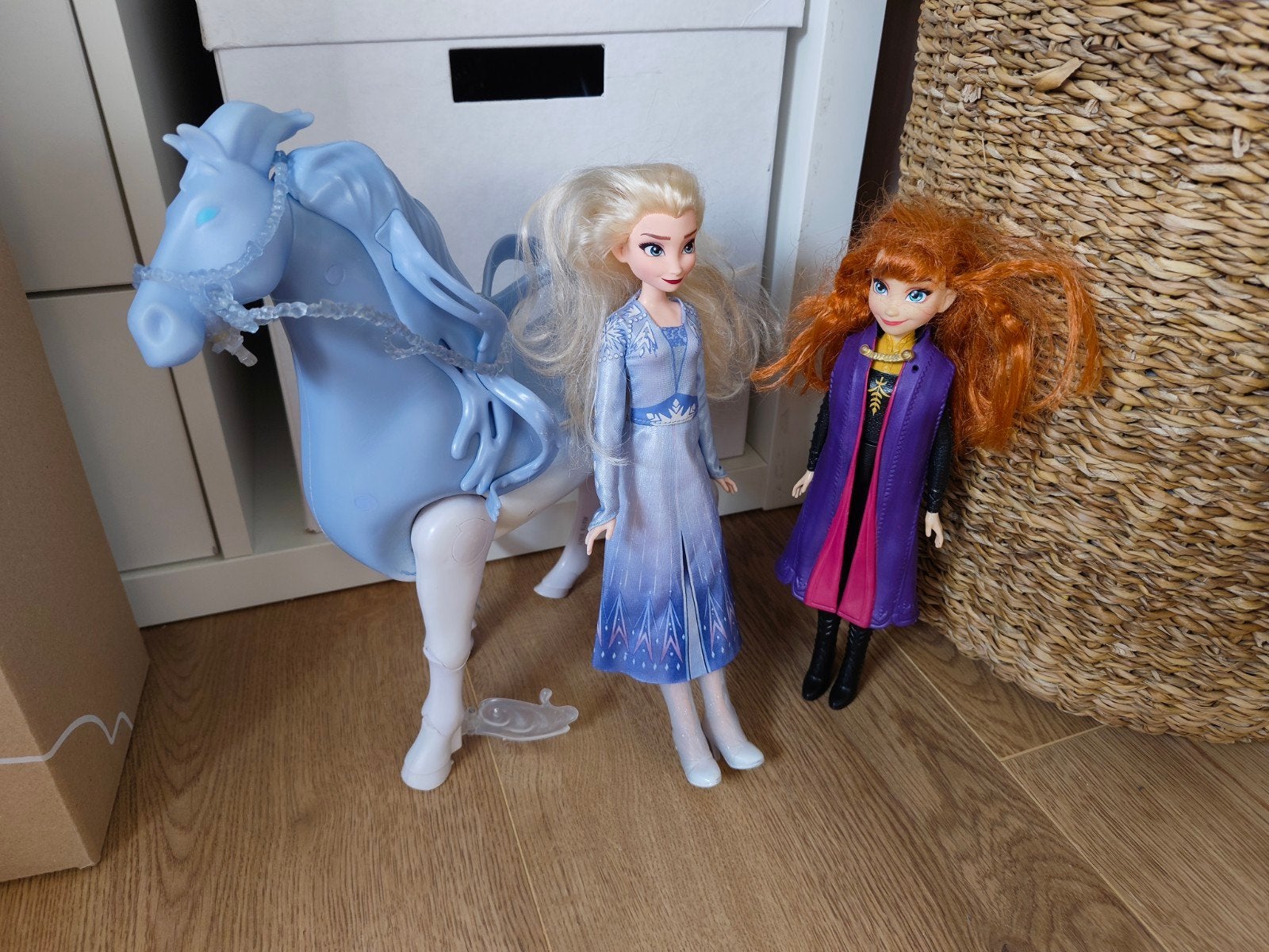 Anna, Elsa en paard uit Frozen 2, Ophalen of Verzenden, Gebruikt, Barbie